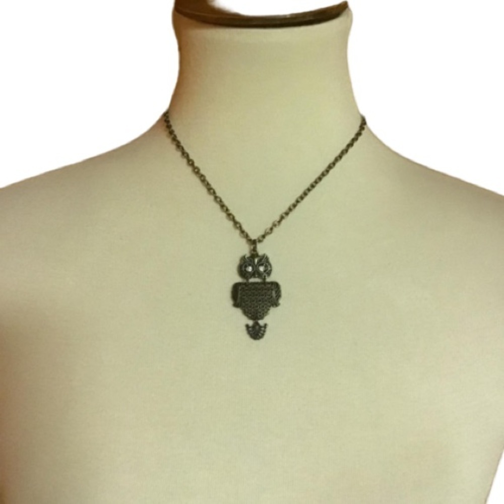 Rhinestone eyes hinged owl necklace